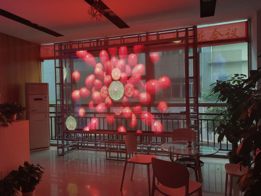 ODM OEM Transparentes LED-Display Bildschirm hohe Helligkeit 10000 Punkte/M2 Clustersteuerung
