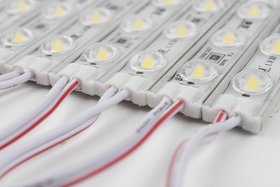 Mehrfarbige SMD3030 100LM RGB DC12V 1W wasserdichtes LED-Lichtmodul Außenwerbung