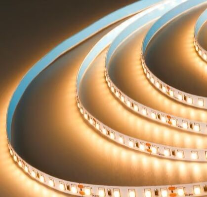 Hohe Dichte 480LEDs Hohe Effizienz 24V IP67 Warm Weiß 2700K Dot Free 8mm COB LED Streifenlicht-Kit für die Gartendecke